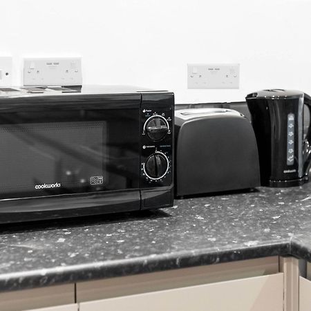 Luxe Apartment - Rowley Regis - Parking - Top Rated - Netflix - Wifi - 49Bg Cradley Heath Esterno foto