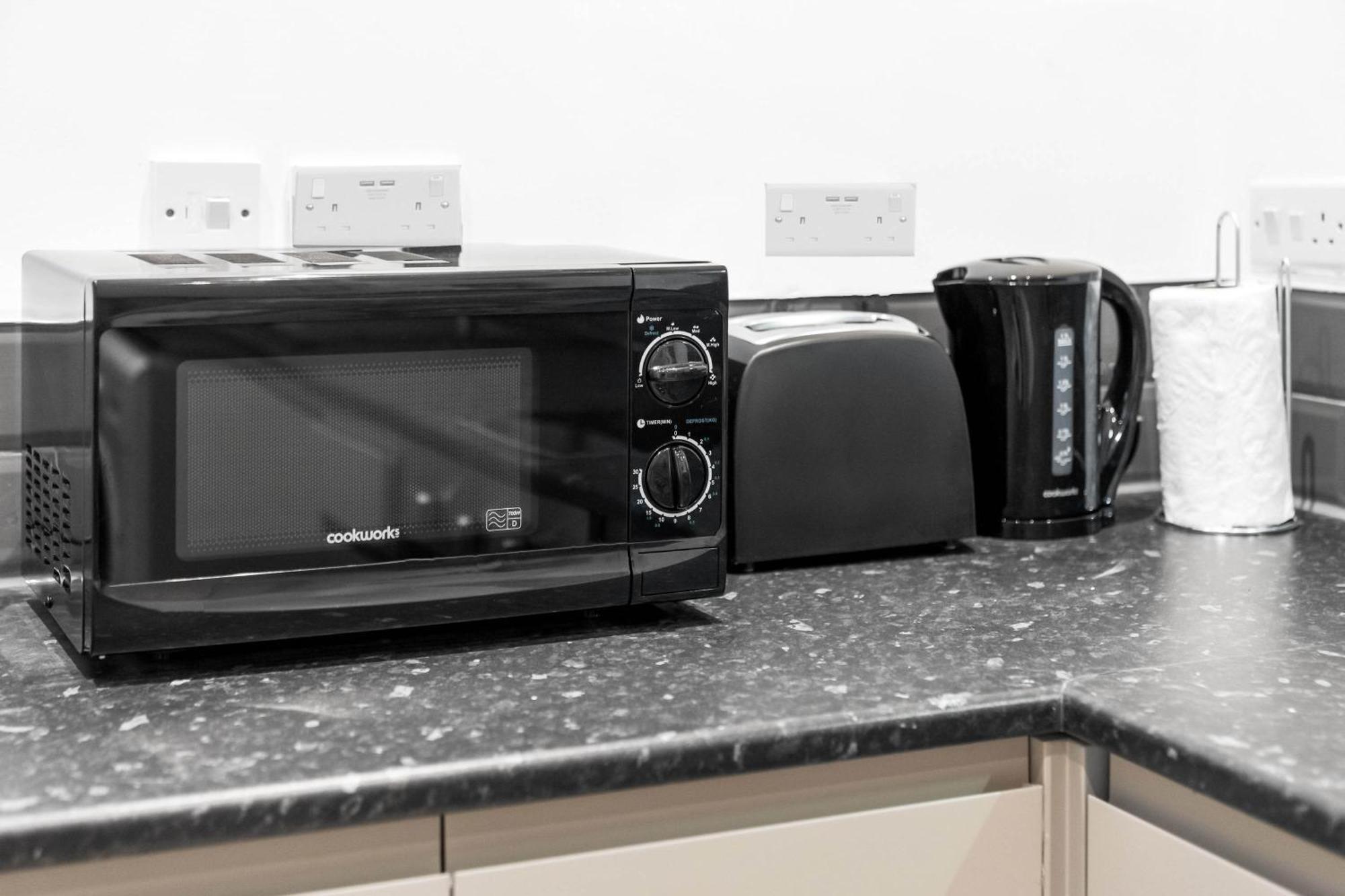 Luxe Apartment - Rowley Regis - Parking - Top Rated - Netflix - Wifi - 49Bg Cradley Heath Esterno foto