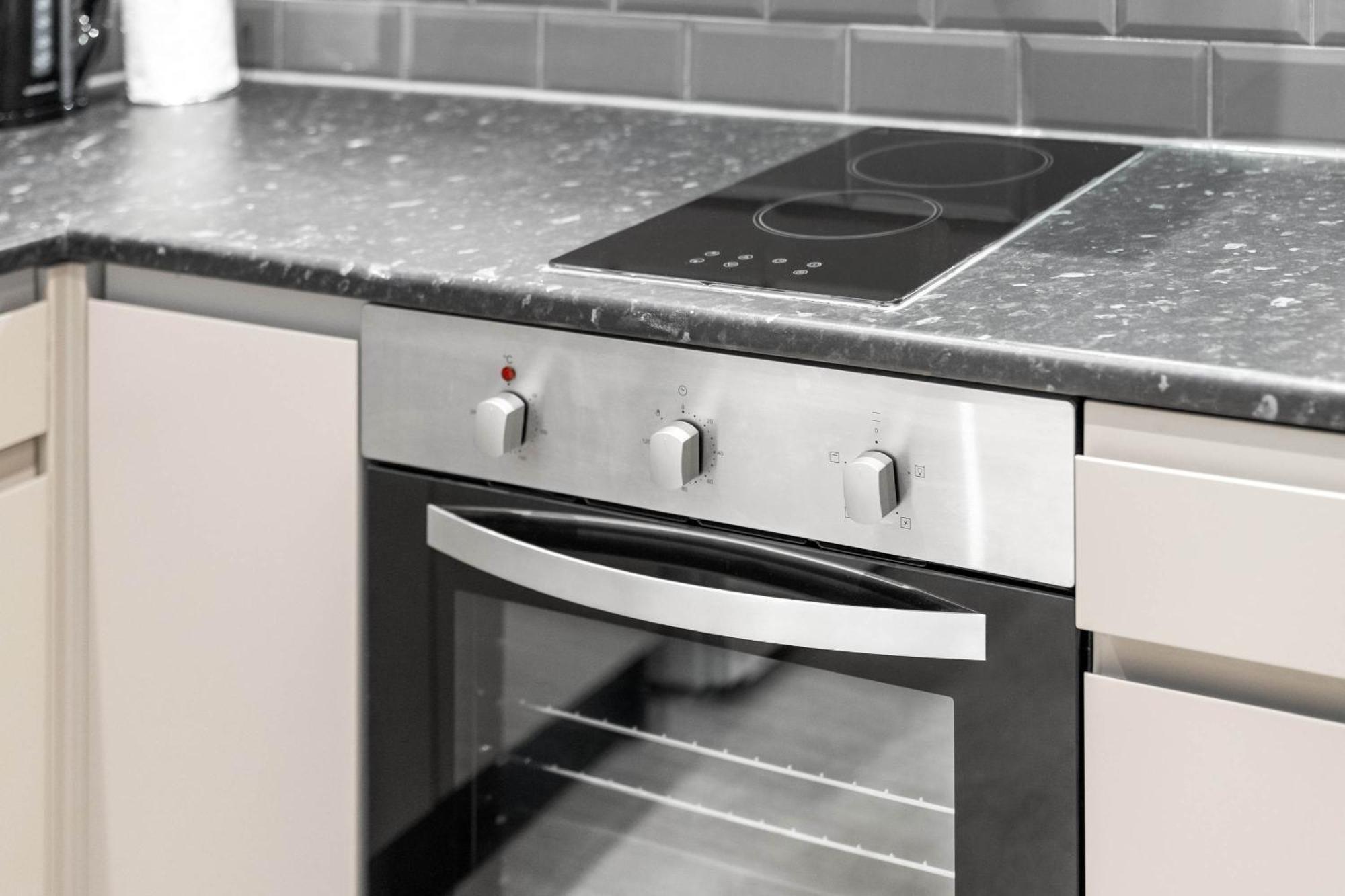 Luxe Apartment - Rowley Regis - Parking - Top Rated - Netflix - Wifi - 49Bg Cradley Heath Esterno foto