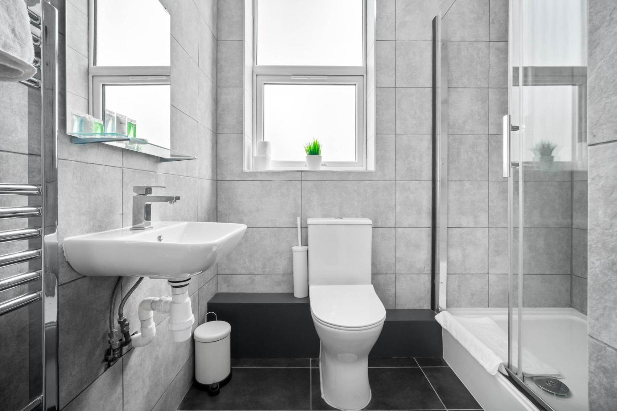 Luxe Apartment - Rowley Regis - Parking - Top Rated - Netflix - Wifi - 49Bg Cradley Heath Esterno foto