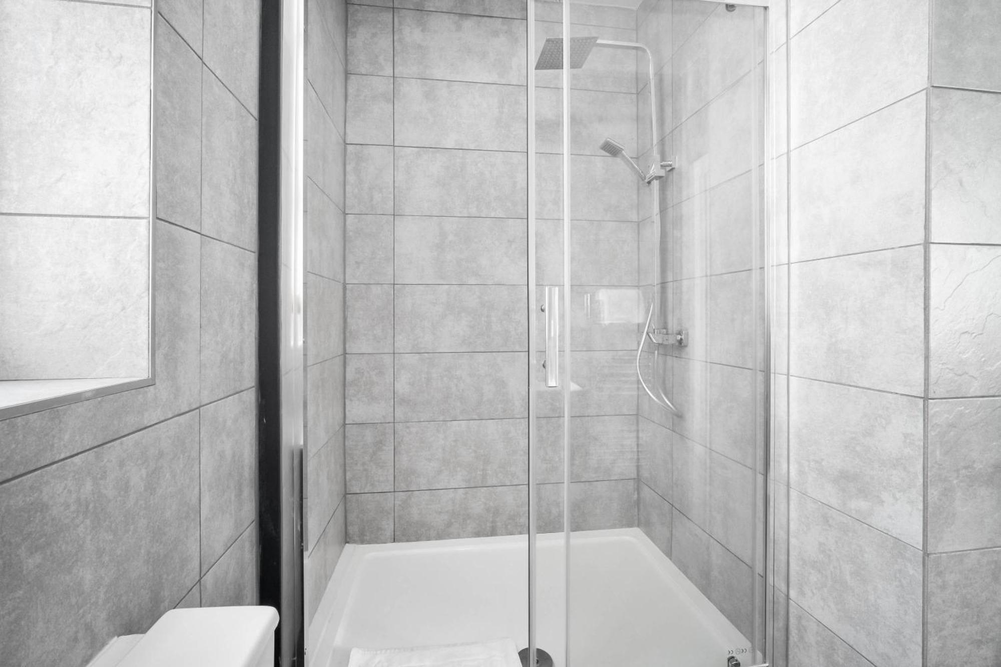 Luxe Apartment - Rowley Regis - Parking - Top Rated - Netflix - Wifi - 49Bg Cradley Heath Esterno foto