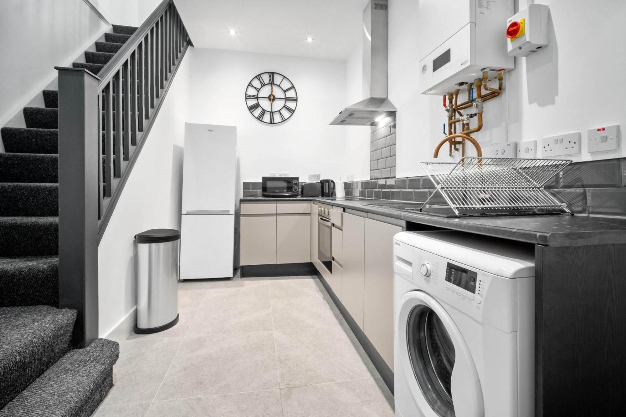 Luxe Apartment - Rowley Regis - Parking - Top Rated - Netflix - Wifi - 49Bg Cradley Heath Esterno foto